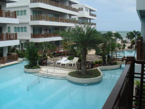 Beach Front Apartment with Beach and Pool view Beach Front Apartment with Beach and Pool view