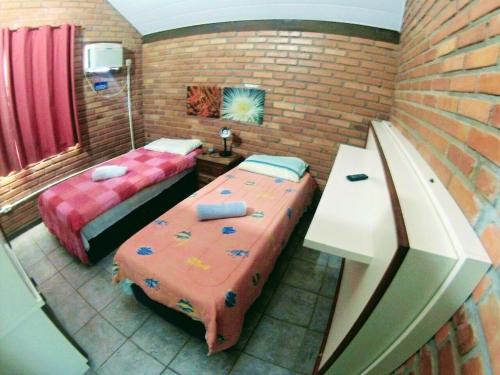 3 twin beds
