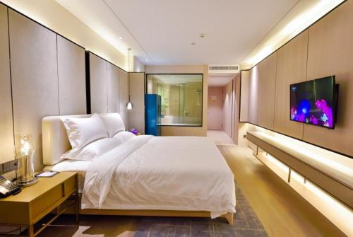 Wenzhou Jiayun International Hotel Wenzhou Jiayun International Hotel is conveniently located in the popular Lucheng District area. The property offers guests a range of services and amenities designed to provide comfort and convenienc