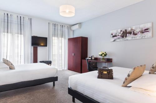 Prestige Room image 4