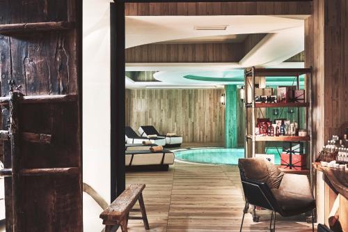 Photo 1 Myconian Imperial - Leading Hotels of the World
