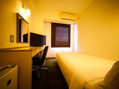 Super Hotel Sakai Marittima Set in a prime location of Sakai, Super Hotel Sakai Marittima puts everything the city has to offer just outside your doorstep. Both business travelers and tourists can enjoy the propertys facilities