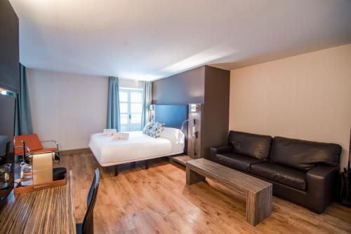 Petit Palace Santa Cruz - image 11