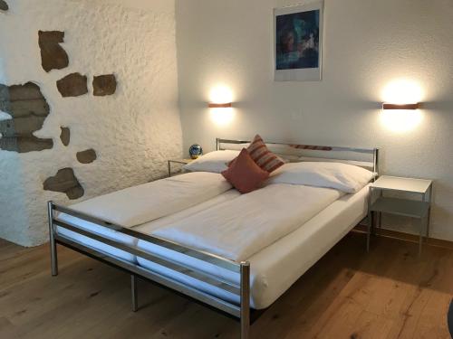 1 king bed, 1 sofa bed