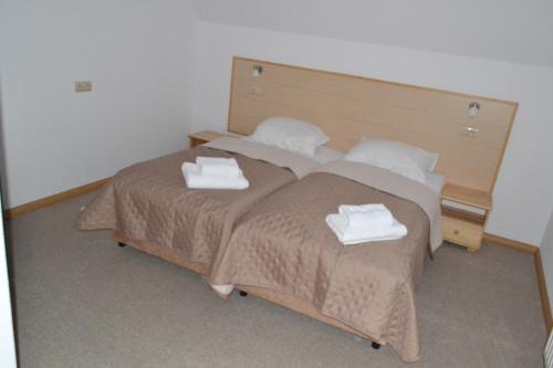 Twin Room image 9