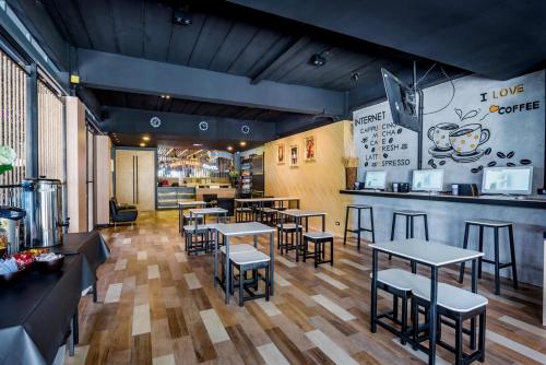 普吉島海洋豪華旅舍 (Phuket Marine Poshtel) in 普吉島