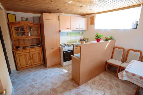 ห้องครัว, Apartment Jorsi with Mountain View in โมซีเรีย