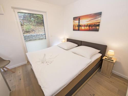Haus 'Jasmund' F 646 WG 01 im EG mit Kamin und Terrasse