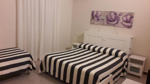 1 queen bed, 1 twin bed