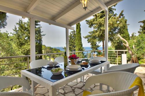  Glyfada Beach Villas in Longos
