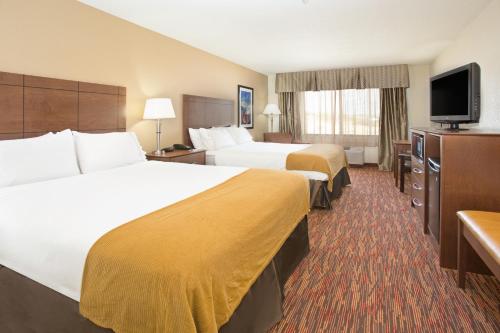 2 Queen Beds Standard