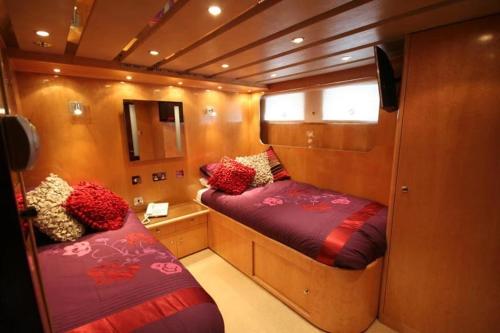 Absolute Pleasure Yacht Absolute Pleasure Yacht is conveniently located in the popular Canary Wharf area. The property features a wide range of facilities to make your stay a pleasant experience. Service-minded staff will we