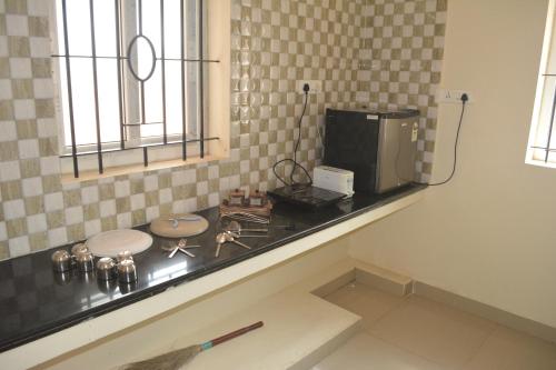 Kitchen, JP Nivaas Guest House in Mayiladuthurai