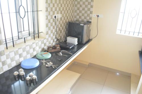Kitchen, JP Nivaas Guest House in Mayiladuthurai