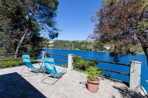  Seafront house Neven in Bobovišća