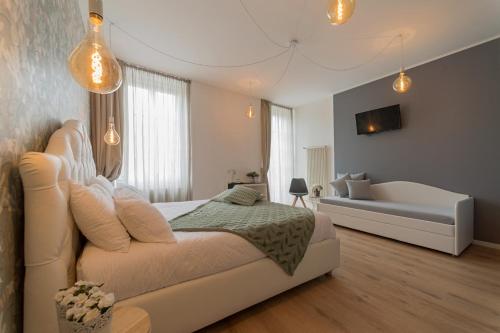 Lainez Rooms & Suites - image 12