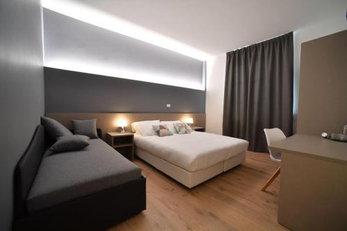 Lainez Rooms & Suites - image 9