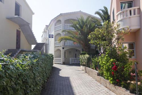Apartments Lola - image 3