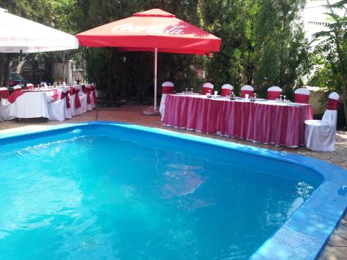 สระว่ายน้ำ, Hotel Paradis in สลาตินา
