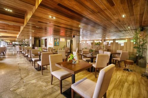 Restaurant, Cebu Uncle Toms Cabin Hotel powered by Cocotel in Cebu