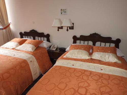 2 twin beds
