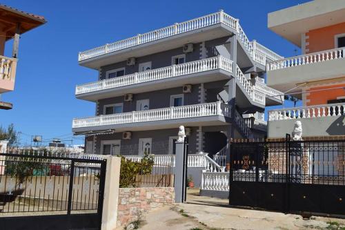 JOHN Apartments