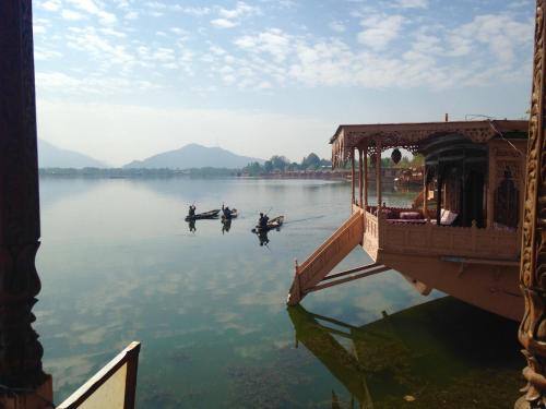 Wangnoo Heritage Houseboats