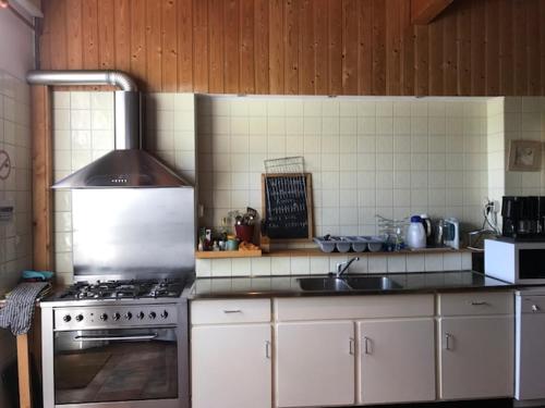 virtuve, Theaterwerkplaats private appartment in Eemsmond