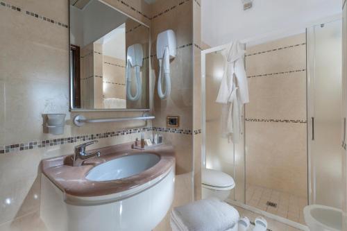 Hotel Gambrinus - Valentini Family Village - 화장실