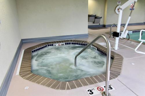Hot tub, Cobblestone Inn and Suites Crookston in Crookston (MN)