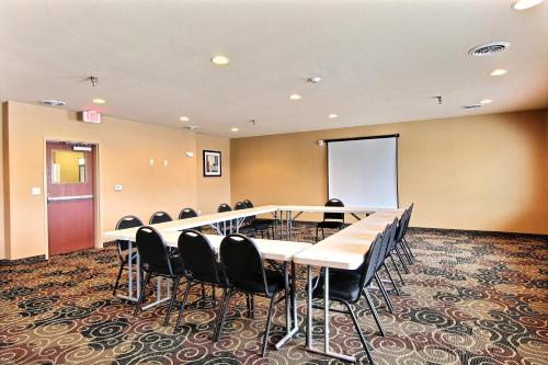 Cobblestone Inn and Suites Crookston - 회의실/연회장