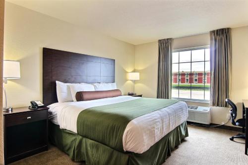 Cobblestone Hotel and Suites - Crookston