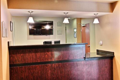 Lobby, Cobblestone Inn and Suites Crookston in Crookston (MN)