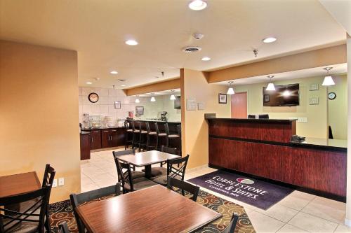 Cobblestone Hotel and Suites - Crookston