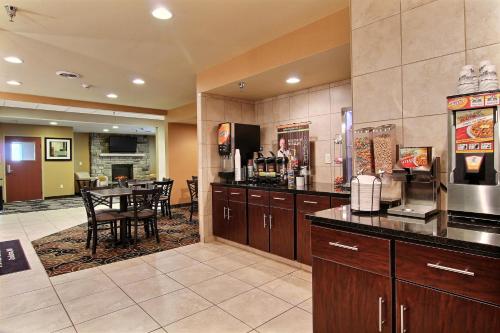 Cobblestone Inn and Suites Crookston - 식음료(F&B)