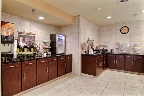 Cobblestone Inn and Suites Crookston - 식음료(F&B)