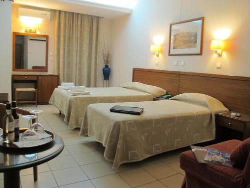 Hotel Solomou Athens Room Type - Family Room - Non-Smoking