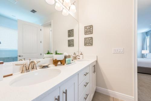 Exquisite Home with Media Room & Games near Disney - 7600M - image 13