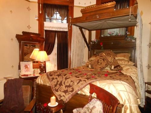 1884 Wildwood Bed and Breakfast Inn - image 2