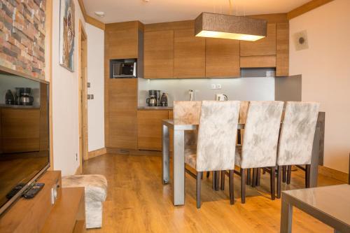 Two-Bedroom Apartment with Cabin image 8