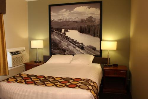 Super 8 by Wyndham Cochrane Room Type - Queen Room - Non-Smoking