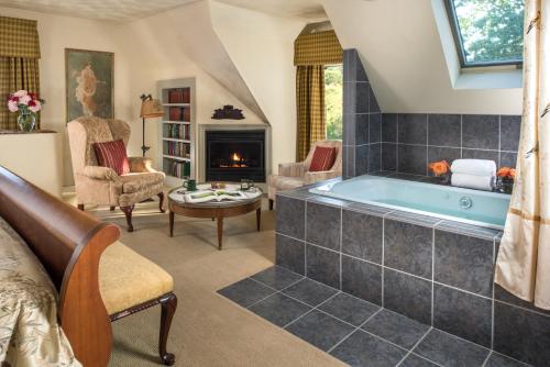 Manor House Inn - image 2