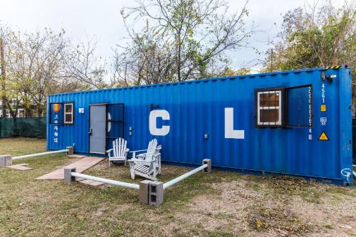 Blue Steel: Tiny Home in The Cedars - image 4