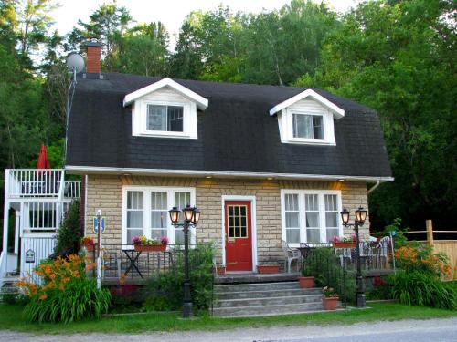 Top 16 Hotels Airbnb Vacation Rentals In Wakefield Quebec Trip101