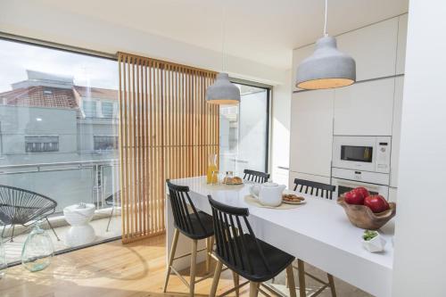 Bright and Luxurious W/ a view