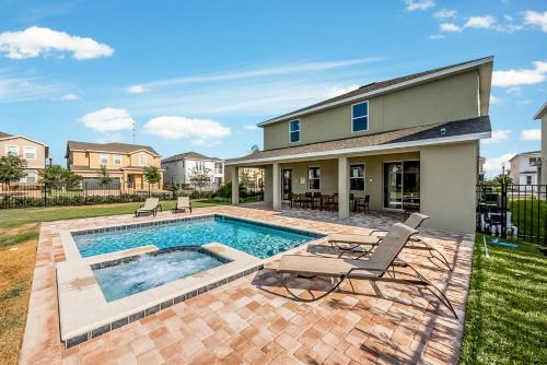Stylish Home with Media Room & Pool Table near Disney - 7601M - image 11