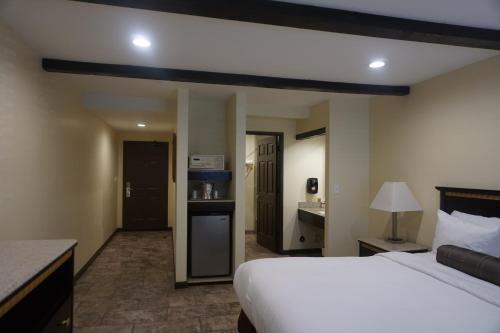 Tuscan Garden Inn, Los Angeles (photo 8)