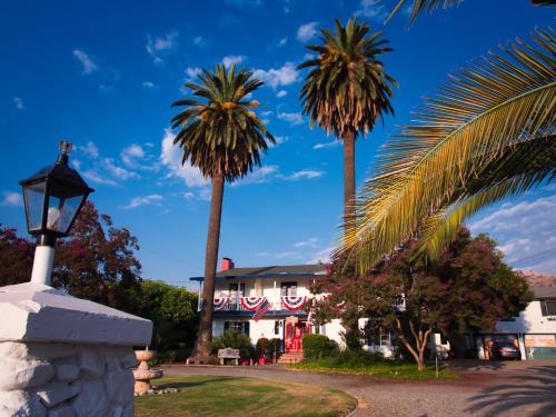 The Parks Inn, Three Rivers