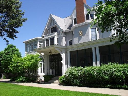 ALEXANDER MANSION HISTORIC BED AND BREAKFAST - ADULT ONLY in Winona (MN)