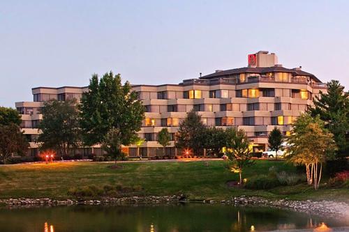 Indian Lakes Hotel - image 3